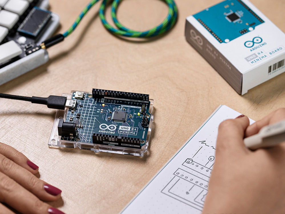 Arduino Usa Arduino UNO® R4 Minima – Powerful 32-bit MCU, USB-C & 256KB Flash ...